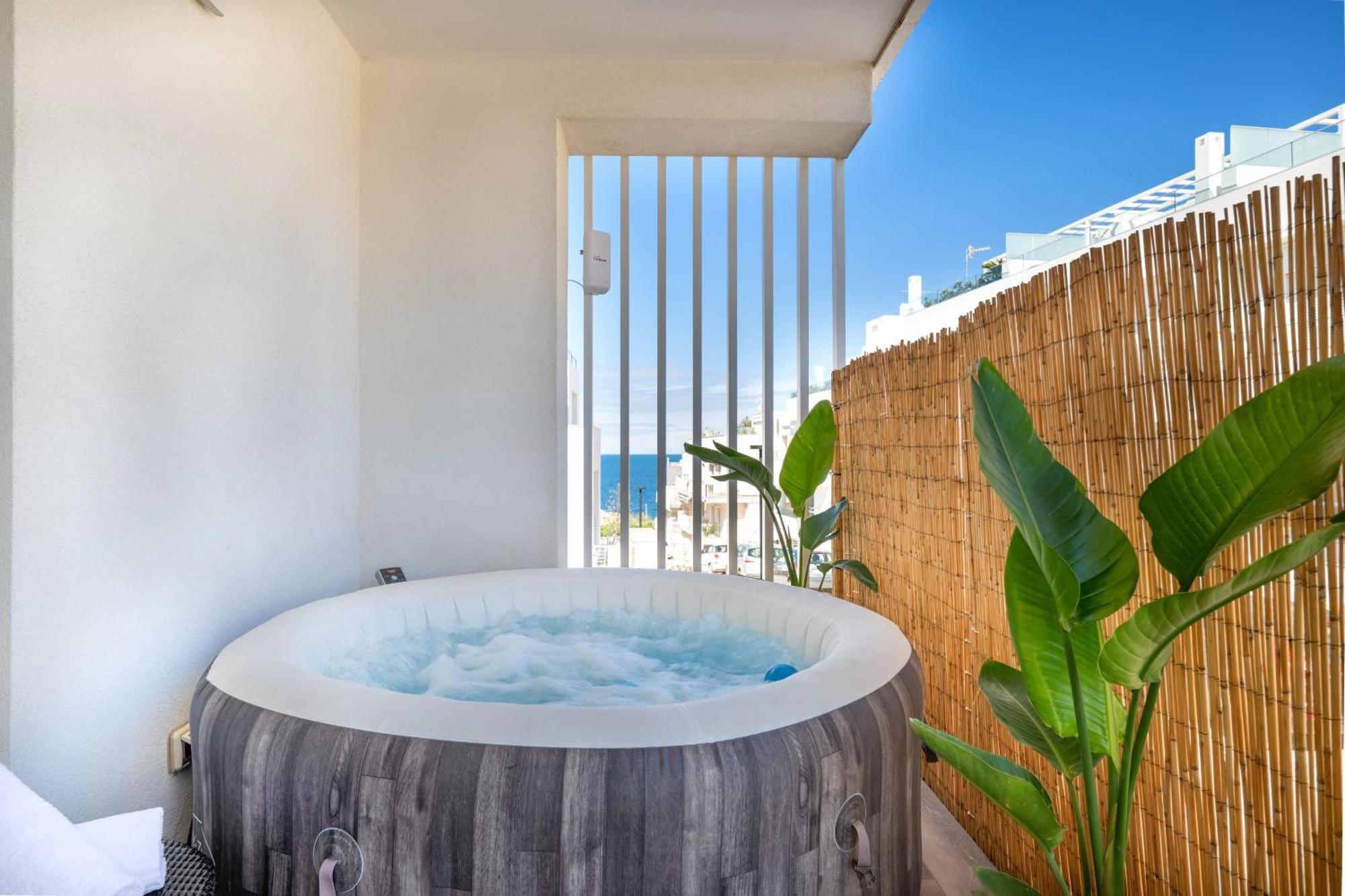 Exclusive Deluxe Apt Up To 6 People & Heated Tub Polignano a Mare Exteriör bild