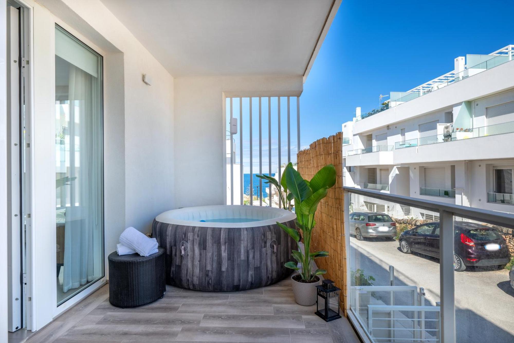 Exclusive Deluxe Apt Up To 6 People & Heated Tub Polignano a Mare Exteriör bild