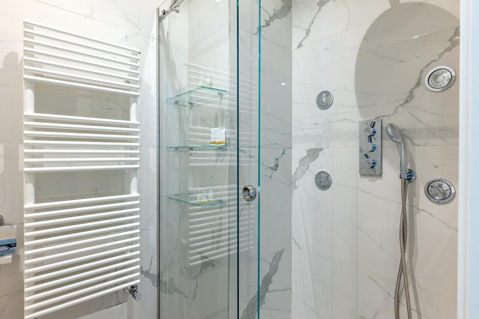 Exclusive Deluxe Apt Up To 6 People & Heated Tub Polignano a Mare Exteriör bild